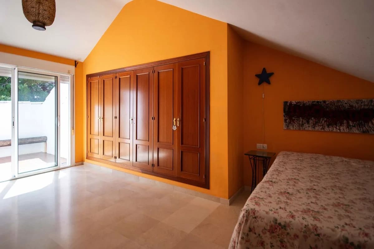 4 Bedroom Townhouse for Sale in Estepona, Málaga - Image 6