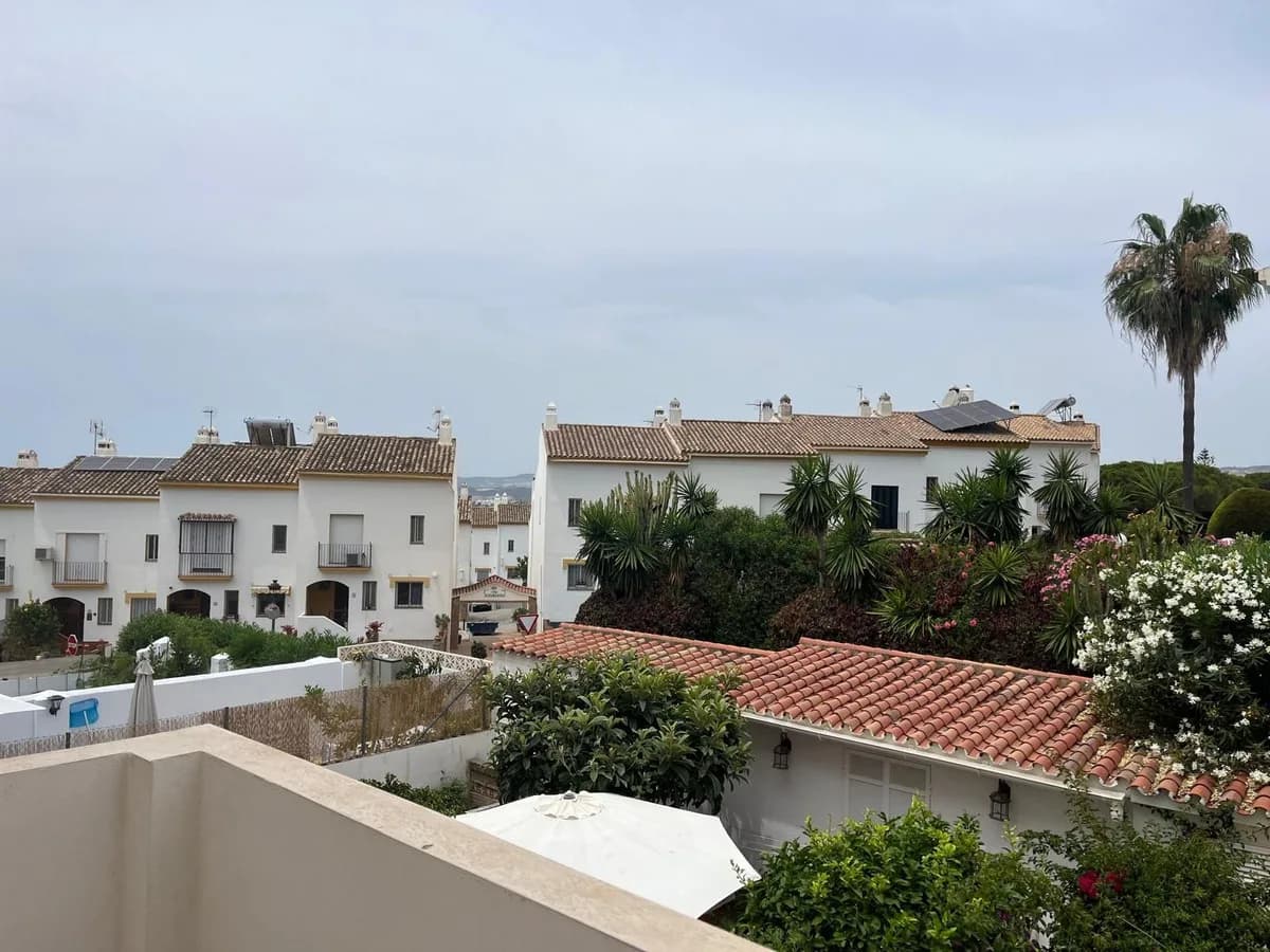 3 Bedroom Ground Floor Apartment for Sale in Estepona, Málaga