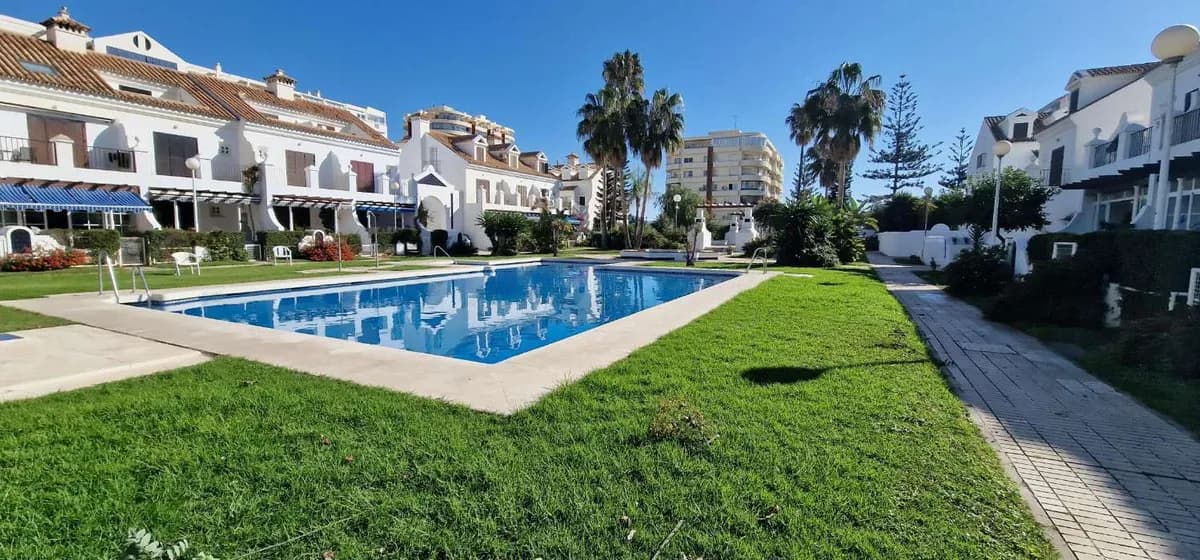 3 Bedroom Ground Floor Apartment for Sale in Fuengirola, Málaga - Image 2