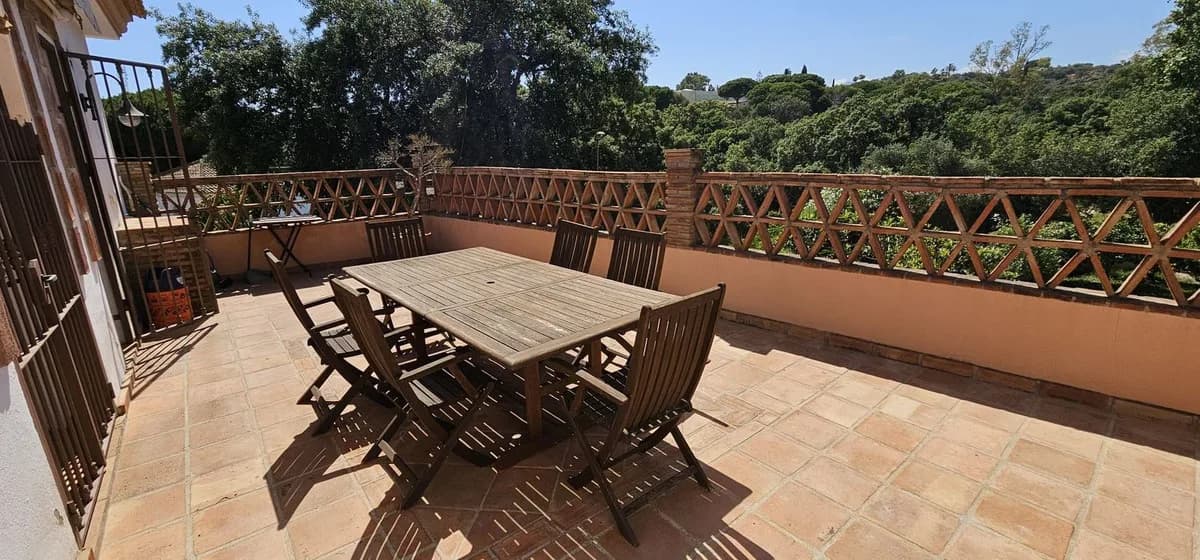 5 Bedroom Detached Villa for Sale in El Rosario, Málaga - Image 4