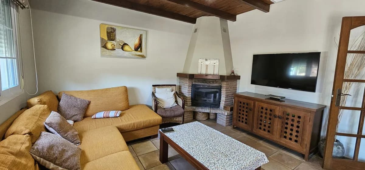 5 Bedroom Detached Villa for Sale in El Rosario, Málaga - Image 8