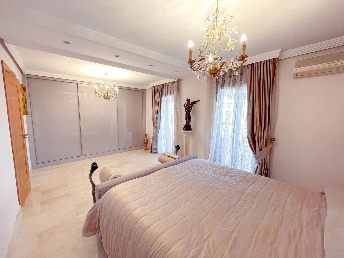 3 Bedroom Middle Floor Apartment for Sale in San Pedro de Alcántara, Málaga - Image 9