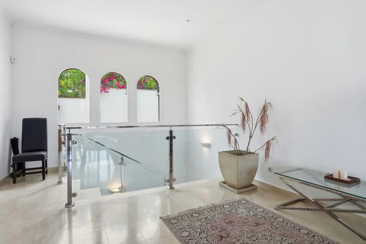 4 Bedroom Detached Villa for Sale in Istán, Málaga - Image 6