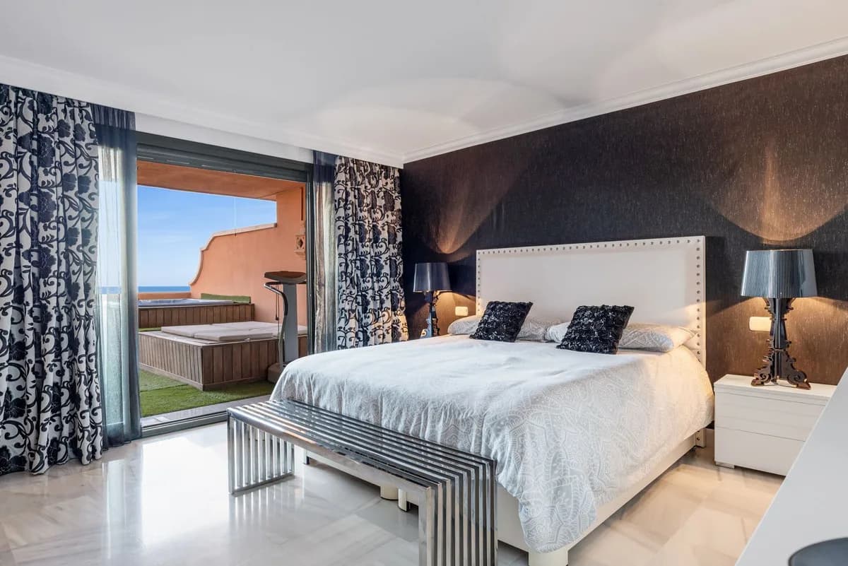 3 Bedroom Penthouse Duplex for Sale in Monte Halcones, Málaga - Image 9