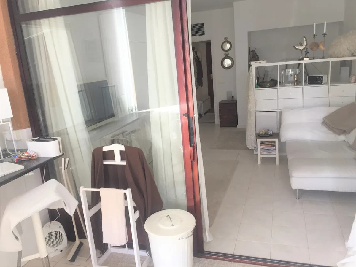 1 Bedroom Middle Floor Studio for Sale in Fuengirola, Málaga - Image 9
