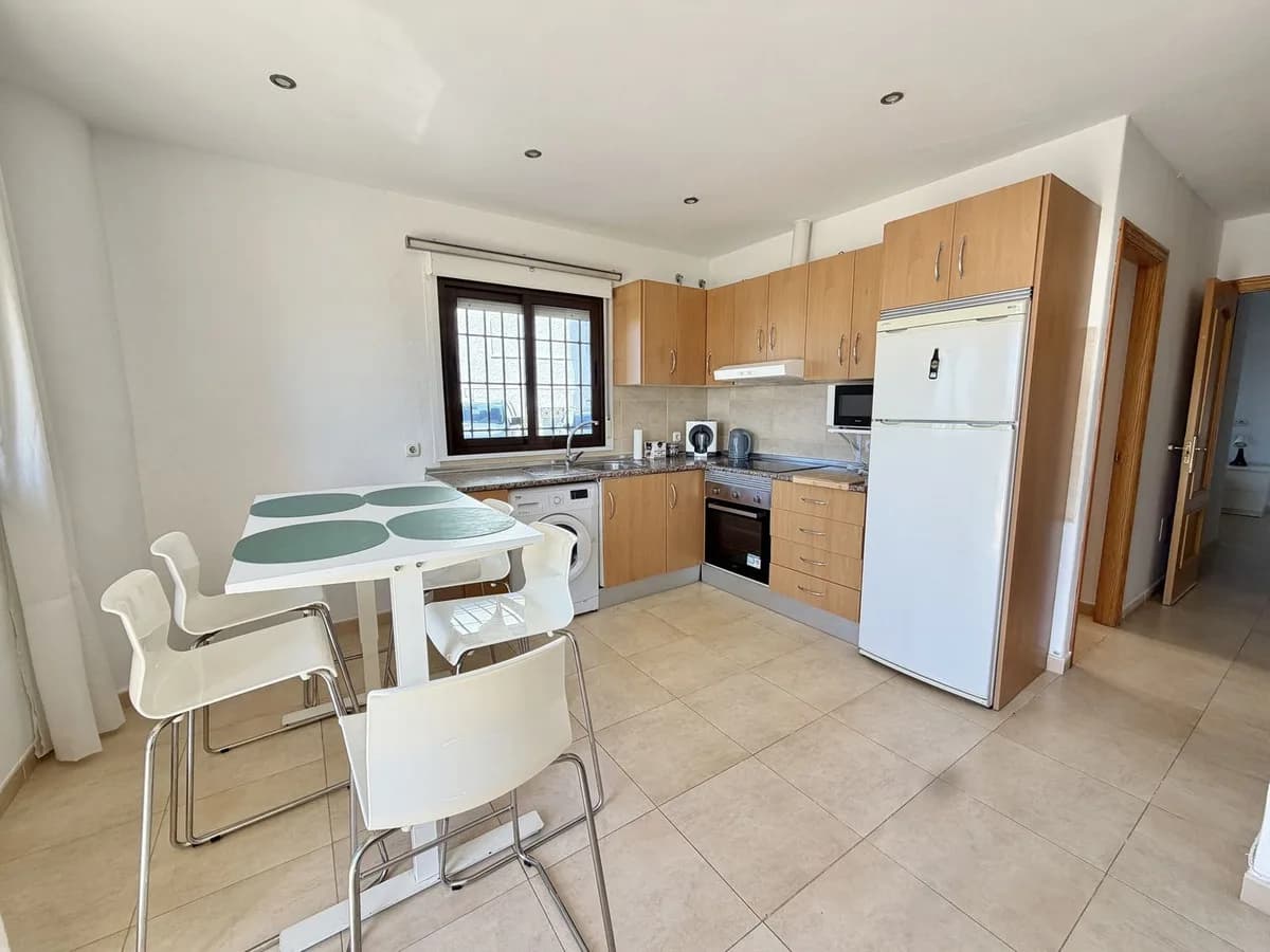 3 Bedroom Ground Floor Apartment for Sale in Fuengirola, Málaga - Image 6