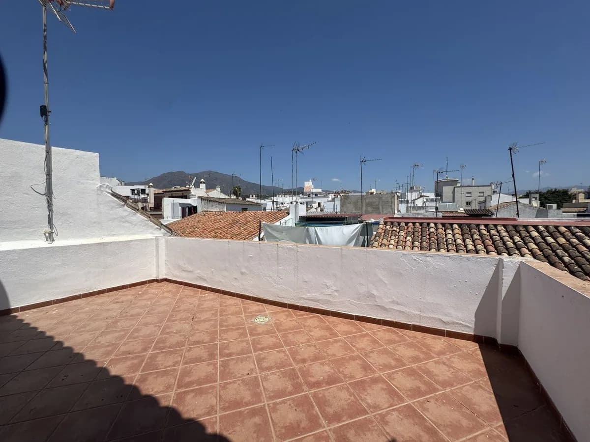 1 Bedroom Penthouse for Sale in Estepona, Málaga - Image 3