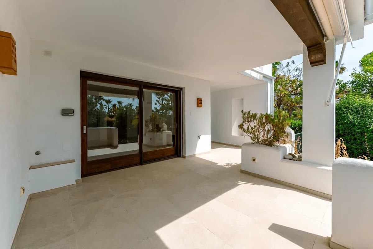 3 Bedroom Townhouse for Sale in El Paraiso, Málaga - Image 3