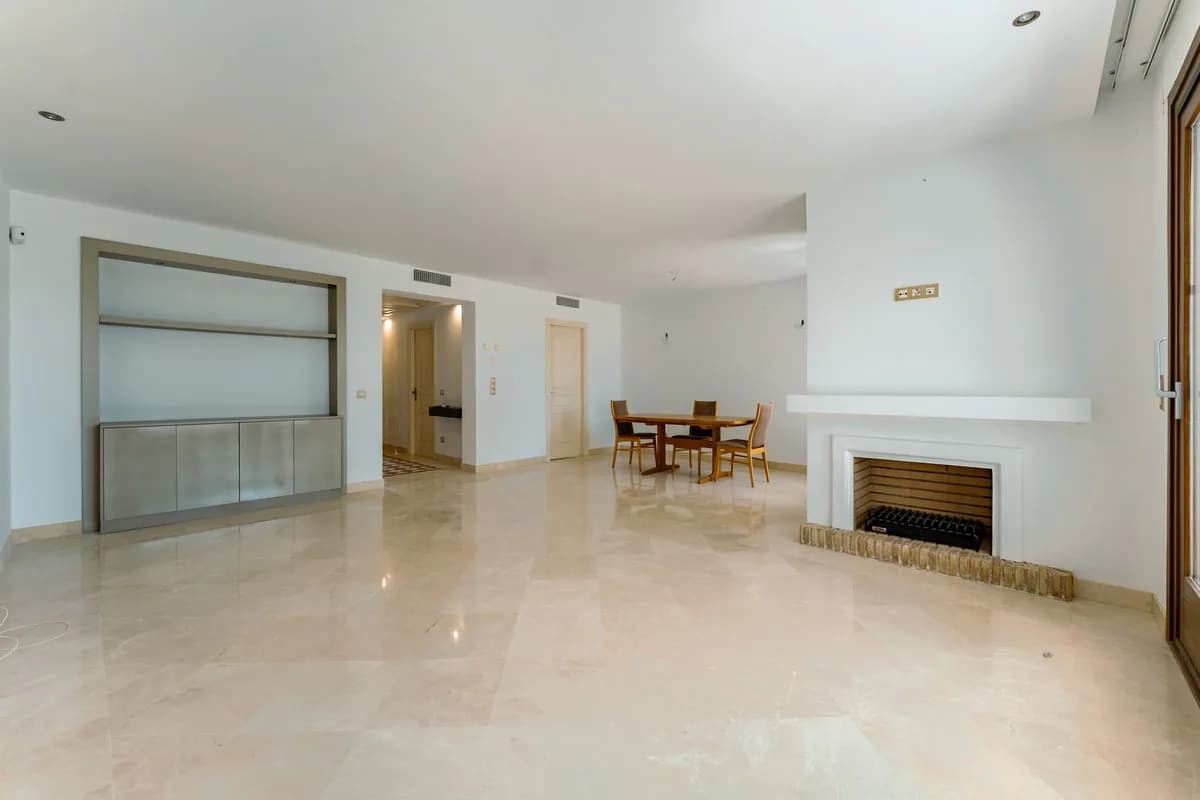 3 Bedroom Townhouse for Sale in El Paraiso, Málaga - Image 9