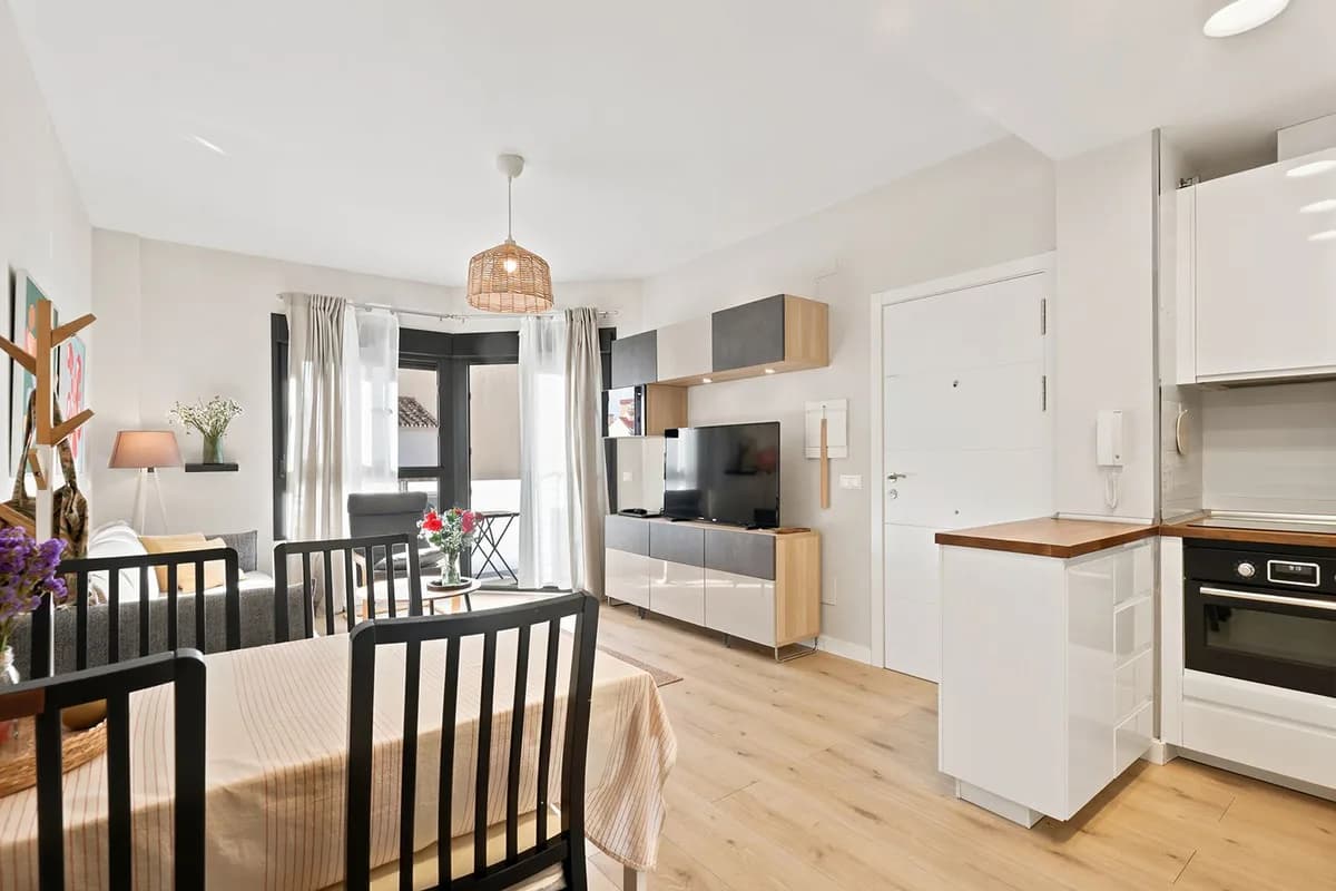 2 Bedroom Middle Floor Apartment for Sale in Fuengirola, Málaga