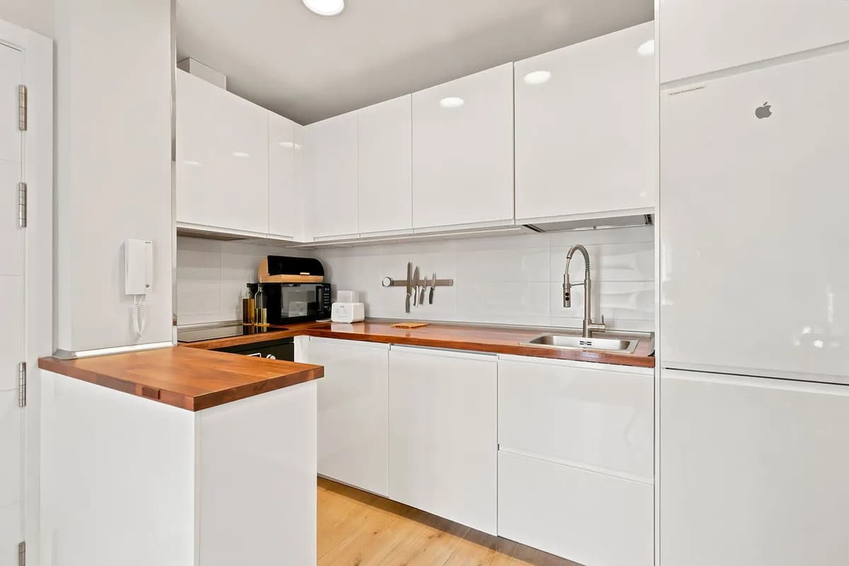 2 Bedroom Middle Floor Apartment for Sale in Fuengirola, Málaga - Image 4