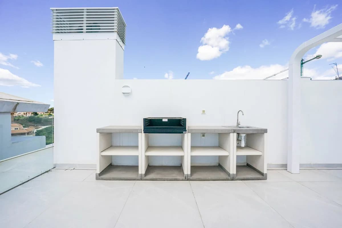 2 Bedroom Penthouse for Sale in Fuengirola, Málaga - Image 4