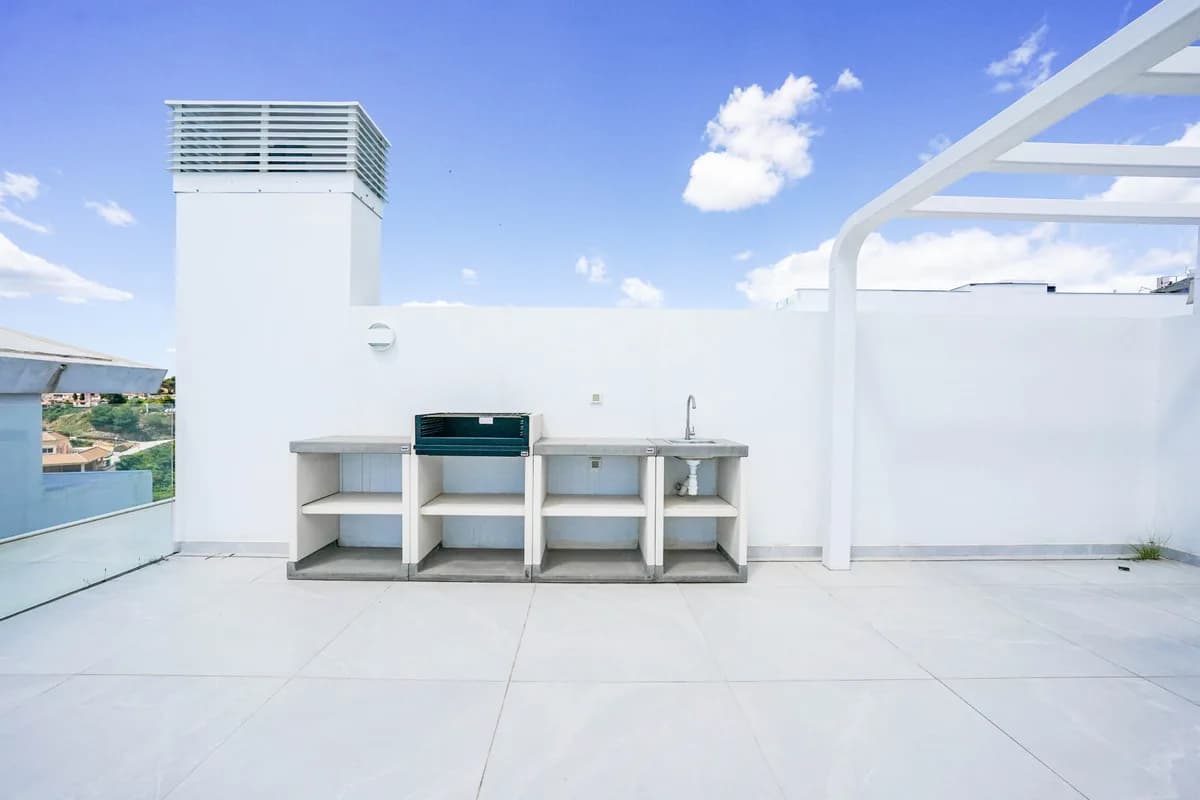 2 Bedroom Penthouse for Sale in Fuengirola, Málaga - Image 5