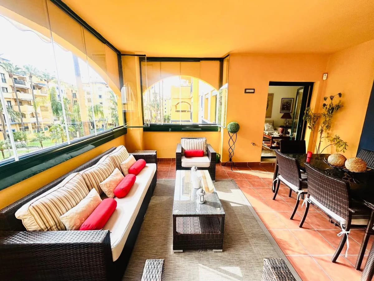 2 Bedroom Middle Floor Apartment for Sale in San Pedro de Alcántara, Málaga