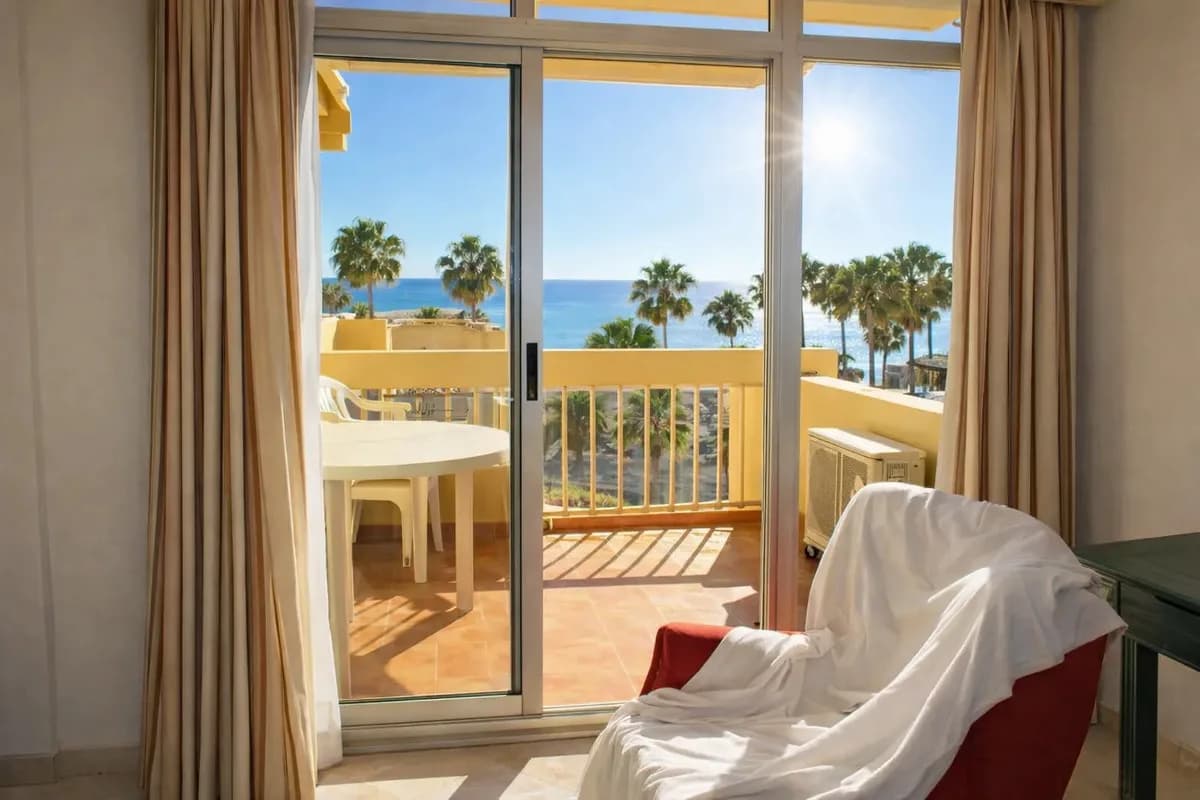 2 Bedroom Middle Floor Apartment for Sale in Marbella, Málaga - Image 6