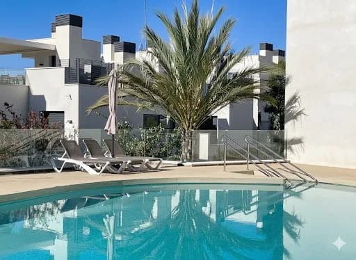 3 Bedroom Ground Floor Apartment for Sale in Marbella, Málaga