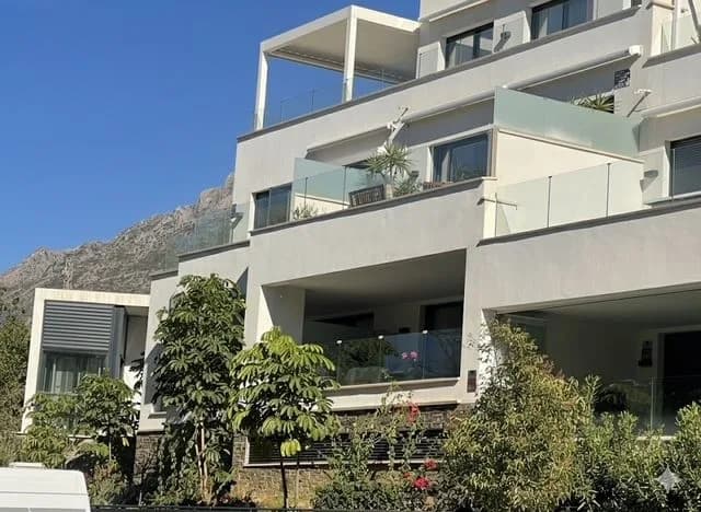 3 Bedroom Ground Floor Apartment for Sale in Marbella, Málaga - Image 3