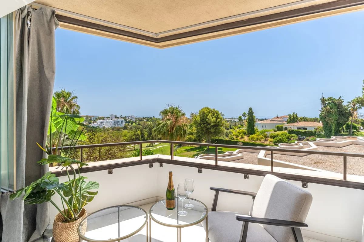 2 Bedroom Ground Floor Apartment for Sale in Atalaya, Málaga - Image 3