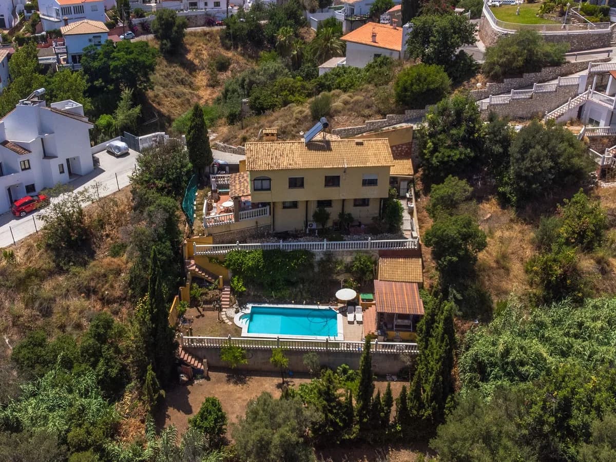 4 Bedroom Detached Villa for Sale in Torreblanca, Málaga - Image 2