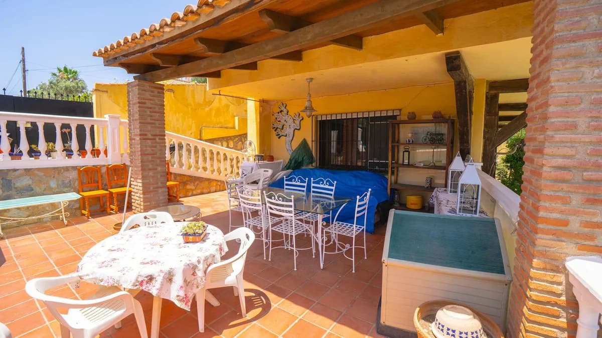 4 Bedroom Detached Villa for Sale in Torreblanca, Málaga - Image 6