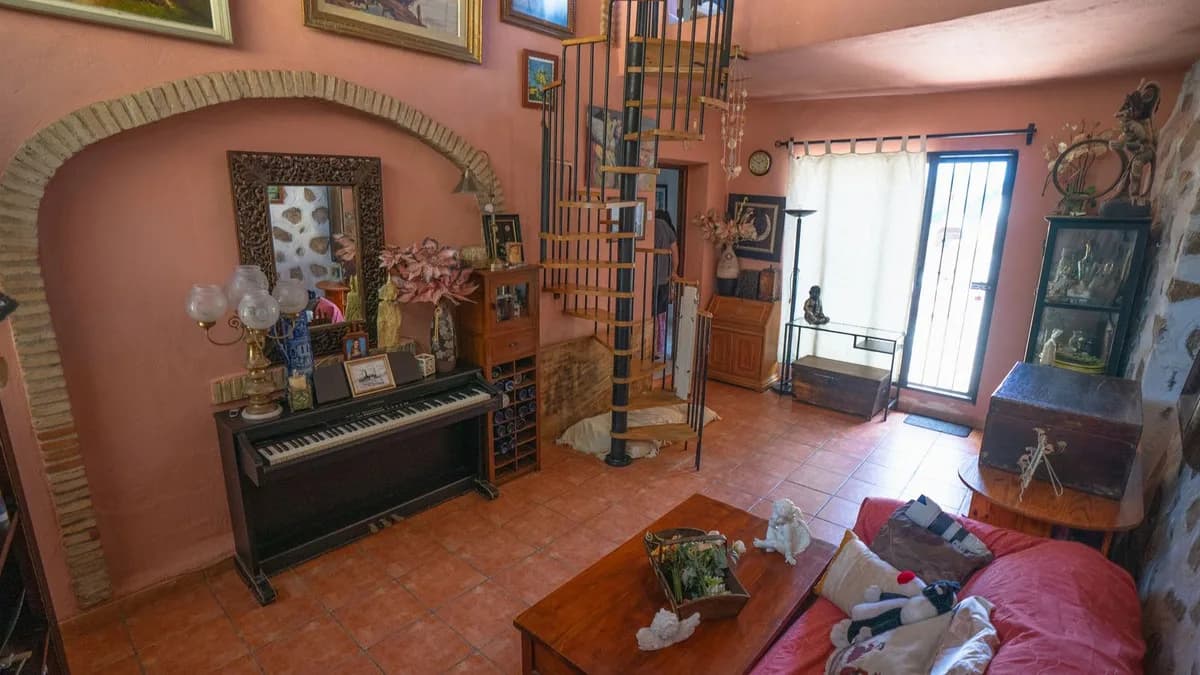 4 Bedroom Detached Villa for Sale in Torreblanca, Málaga - Image 9