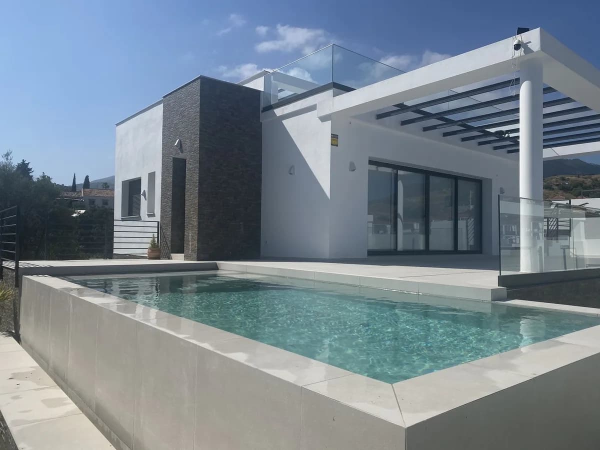 4 Bedroom Detached Villa for Sale in Mijas, Málaga