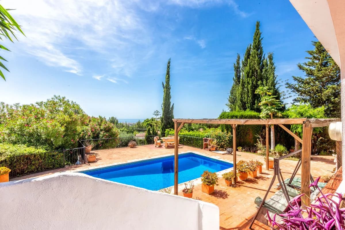 6 Bedroom Detached Villa for Sale in Mijas, Málaga - Image 2