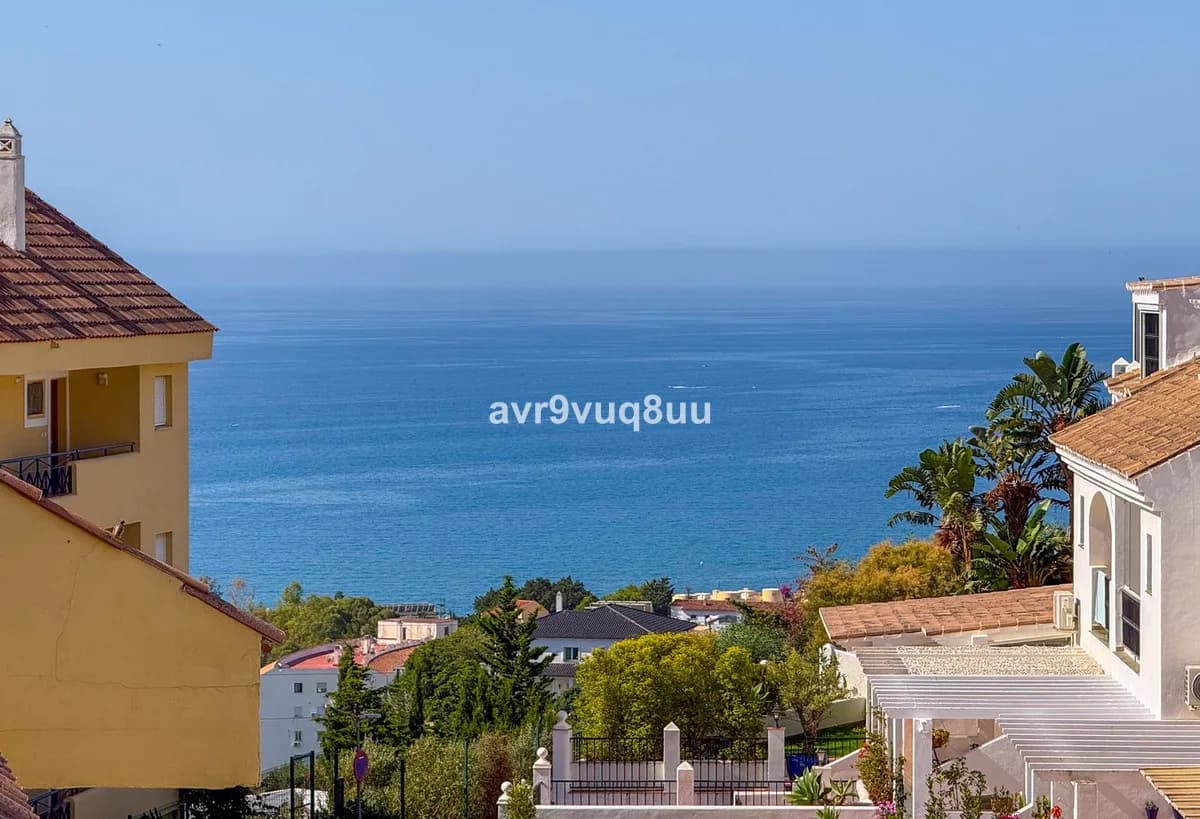 2 Bedroom Penthouse for Sale in Torreblanca, Málaga - Image 4