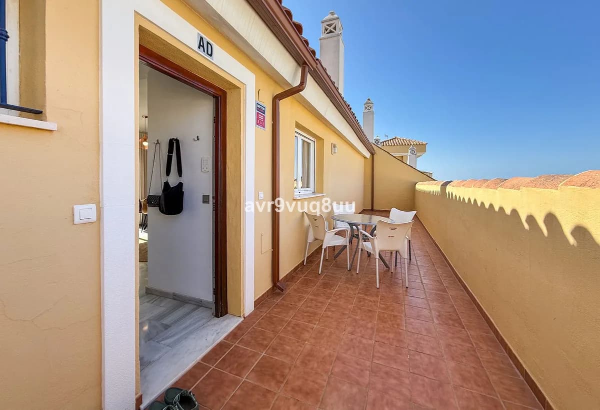 2 Bedroom Penthouse for Sale in Torreblanca, Málaga - Image 6