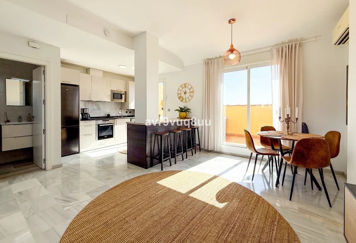 2 Bedroom Penthouse for Sale in Torreblanca, Málaga - Image 7