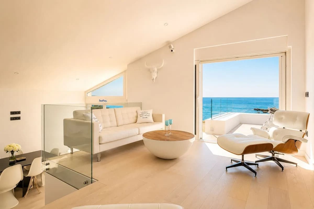 4 Bedroom Semi-Detached House for Sale in Estepona, Málaga - Image 3