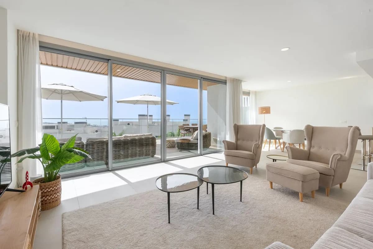 3 Bedroom Top Floor Apartment for Sale in La Cala de Mijas, Málaga - Image 4