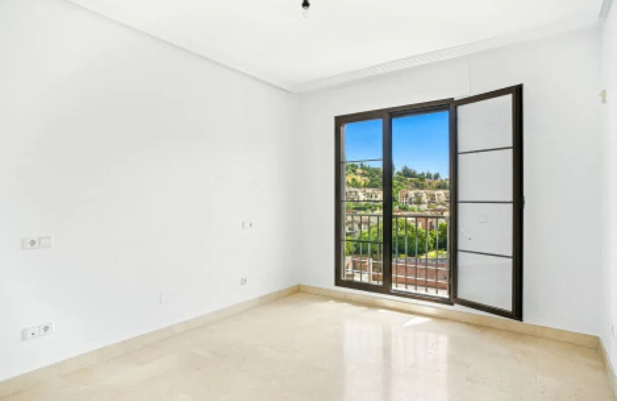 4 Bedroom Townhouse for Sale in Los Arqueros, Málaga - Image 7