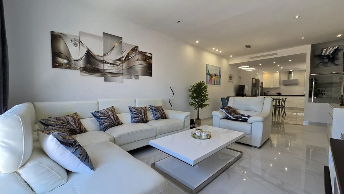4 Bedroom Penthouse Duplex for Sale in San Pedro de Alcántara, Málaga - Image 8