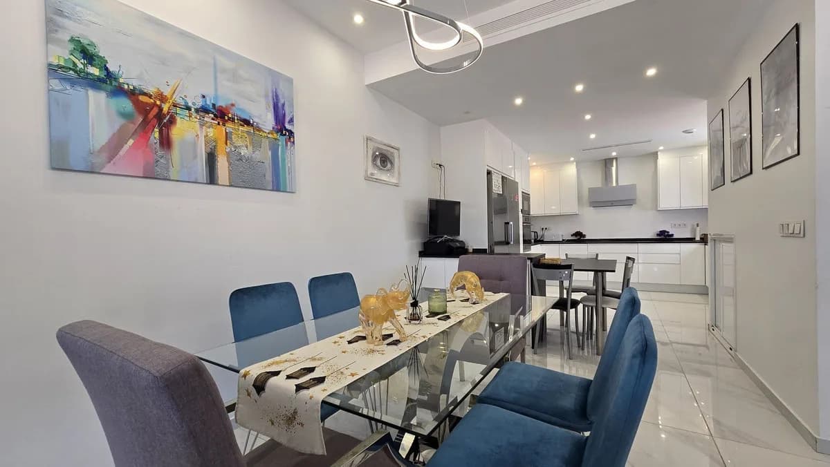 4 Bedroom Penthouse Duplex for Sale in San Pedro de Alcántara, Málaga - Image 9