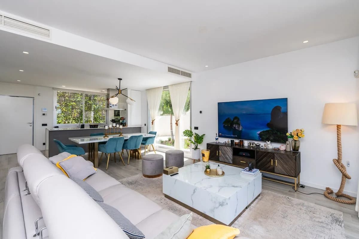 3 Bedroom Townhouse for Sale in Cancelada, Málaga - Image 5