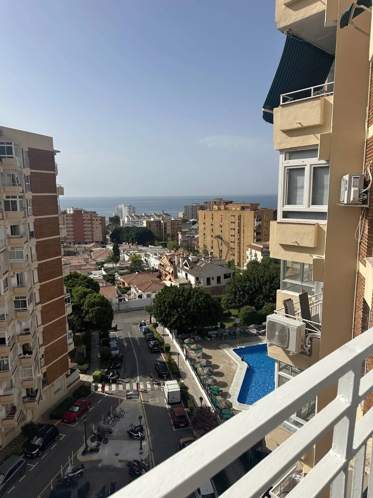 2 Bedroom Middle Floor Apartment for Sale in Benalmadena Costa, Málaga - Image 3
