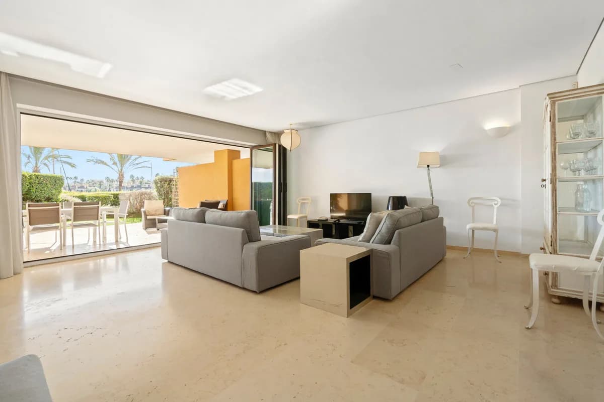 3 Bedroom Ground Floor Apartment for Sale in Sotogrande Marina, Cádiz - Image 6