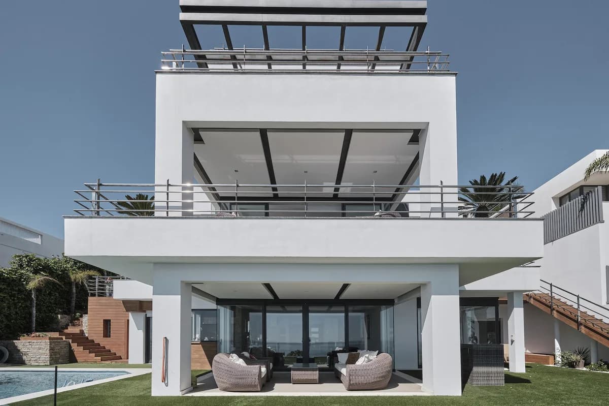 5 Bedroom Detached Villa for Sale in Manilva, Málaga - Image 2