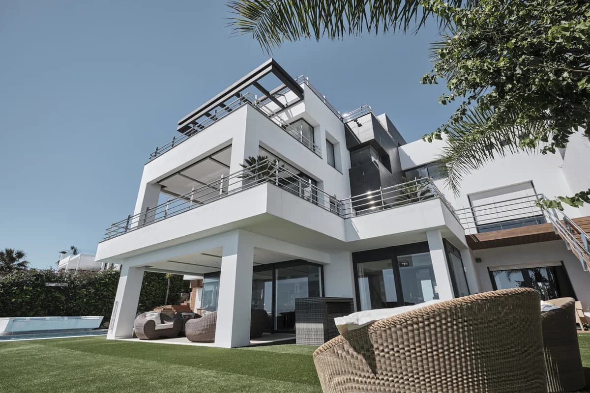 5 Bedroom Detached Villa for Sale in Manilva, Málaga - Image 4