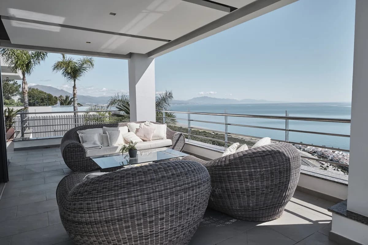 5 Bedroom Detached Villa for Sale in Manilva, Málaga - Image 5