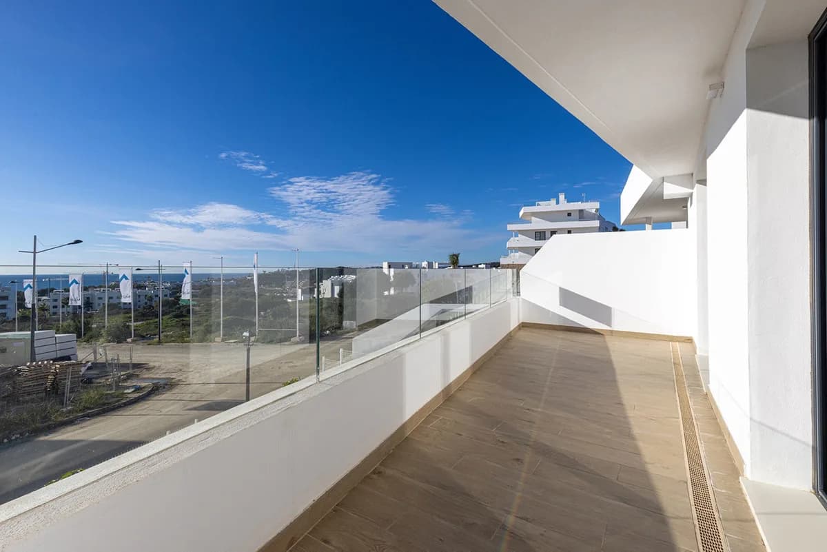 2 Bedroom Middle Floor Apartment for Sale in Estepona, Málaga - Image 8