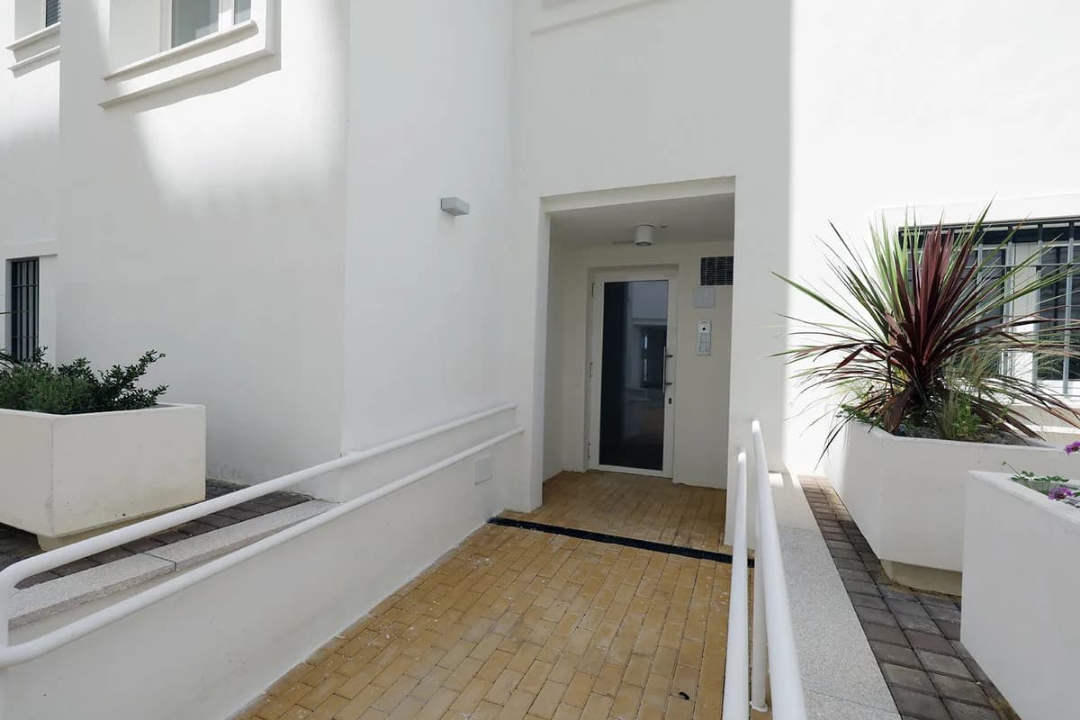 3 Bedroom Middle Floor Apartment for Sale in Estepona, Málaga - Image 6