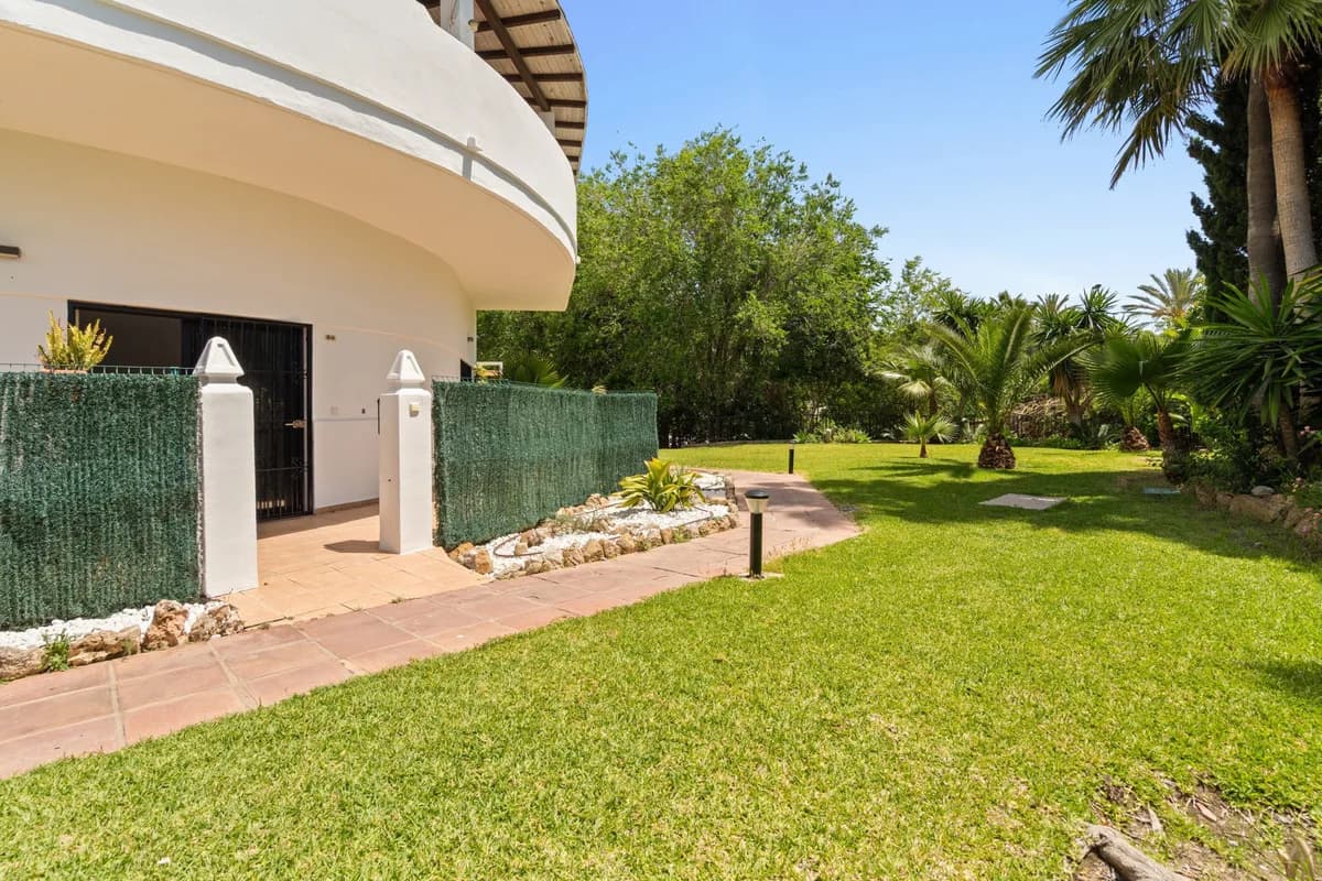 2 Bedroom Ground Floor Apartment for Sale in Estepona, Málaga - Image 3