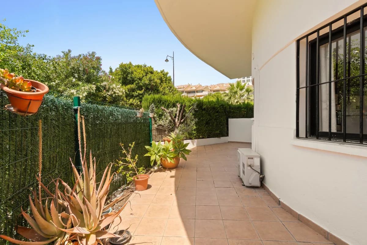 2 Bedroom Ground Floor Apartment for Sale in Estepona, Málaga - Image 4