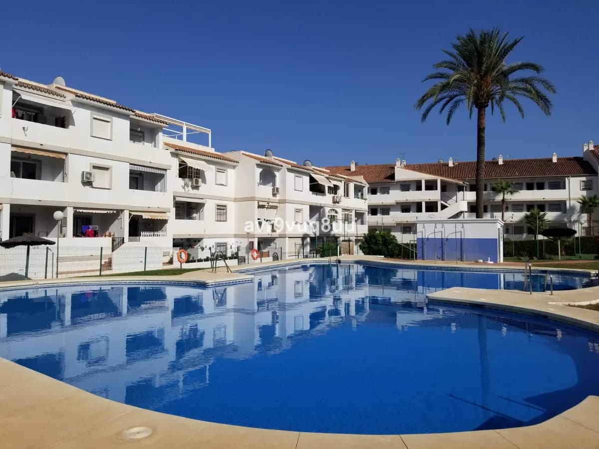 2 Bedroom Top Floor Apartment for Sale in Cerros del Aguila, Málaga