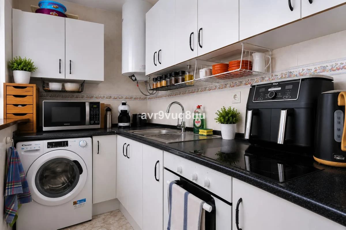 2 Bedroom Top Floor Apartment for Sale in Cerros del Aguila, Málaga - Image 7