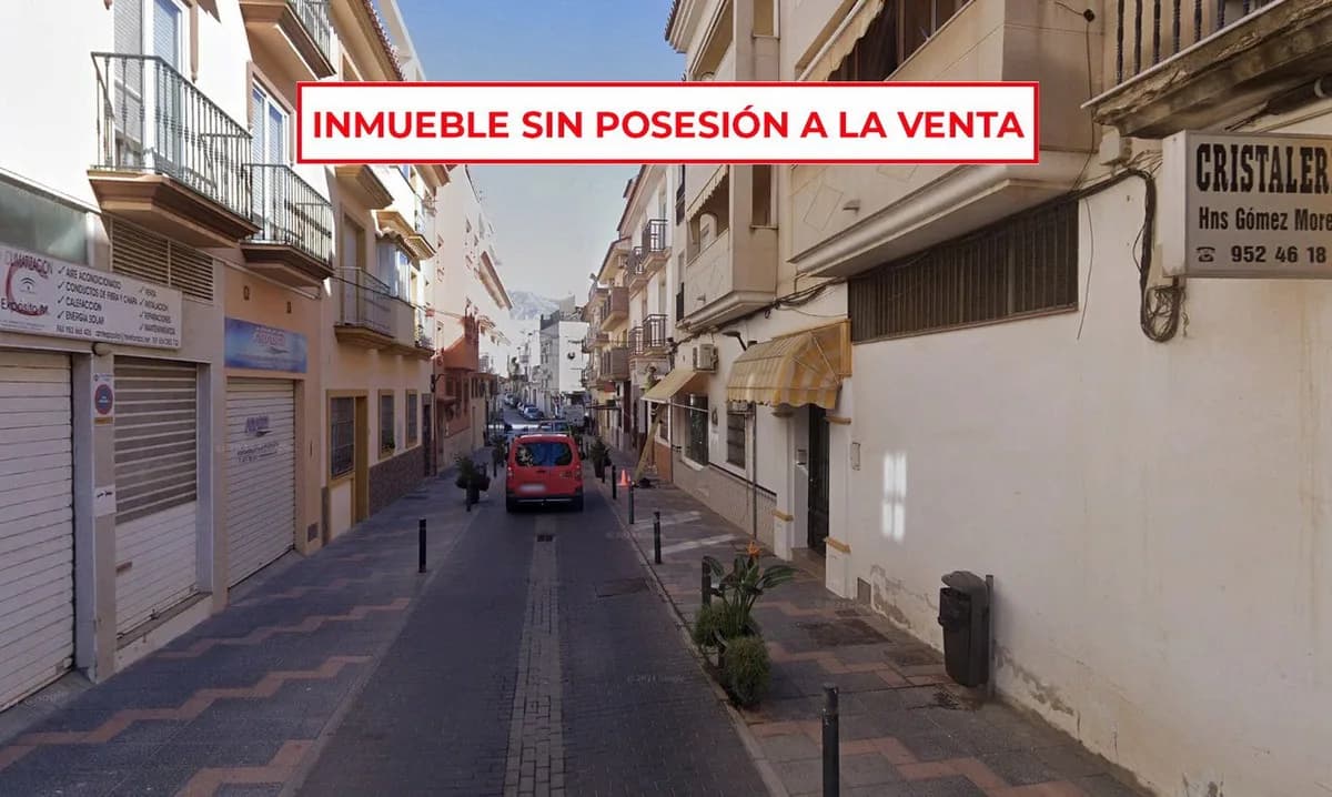 4 Bedroom Middle Floor Apartment for Sale in Las Lagunas, Málaga