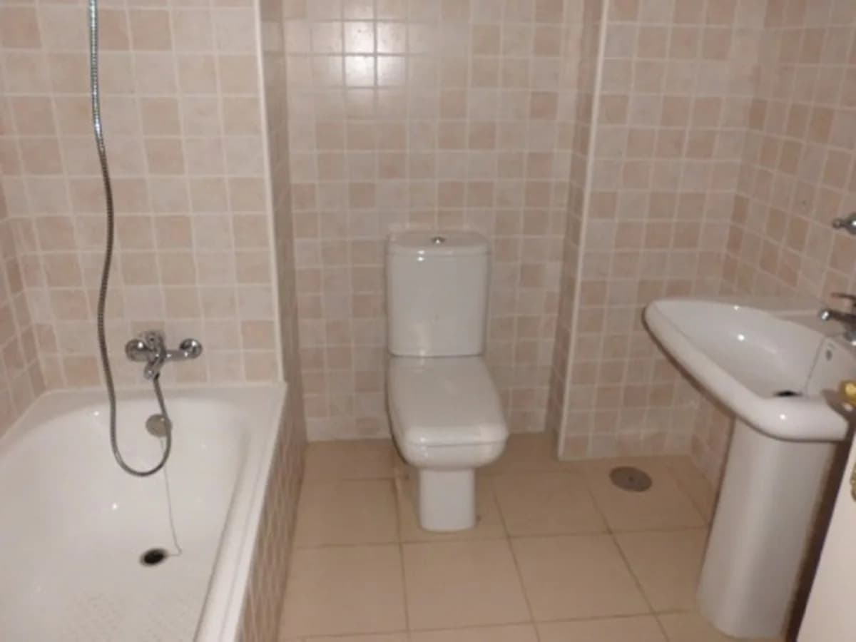 4 Bedroom Middle Floor Apartment for Sale in Las Lagunas, Málaga - Image 6