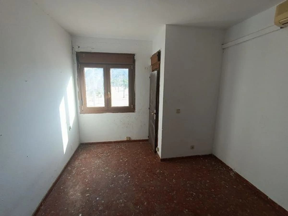 4 Bedroom Middle Floor Apartment for Sale in Las Lagunas, Málaga - Image 7